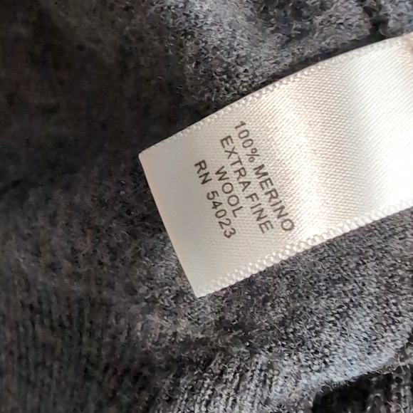 Banana Republic Extra Fine Merino Cardigan Gray Size Medium - Picture 6 of 12